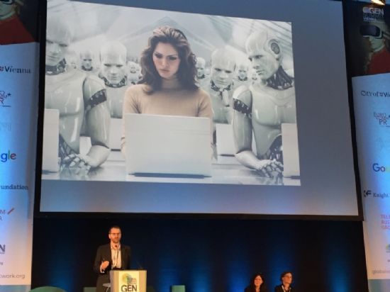 지난 6월 오스트리아 비엔나에서 열린 GEN 서밋 2016에서 클로드 드 루피 실랍스 CEO가 발표하는 장면.