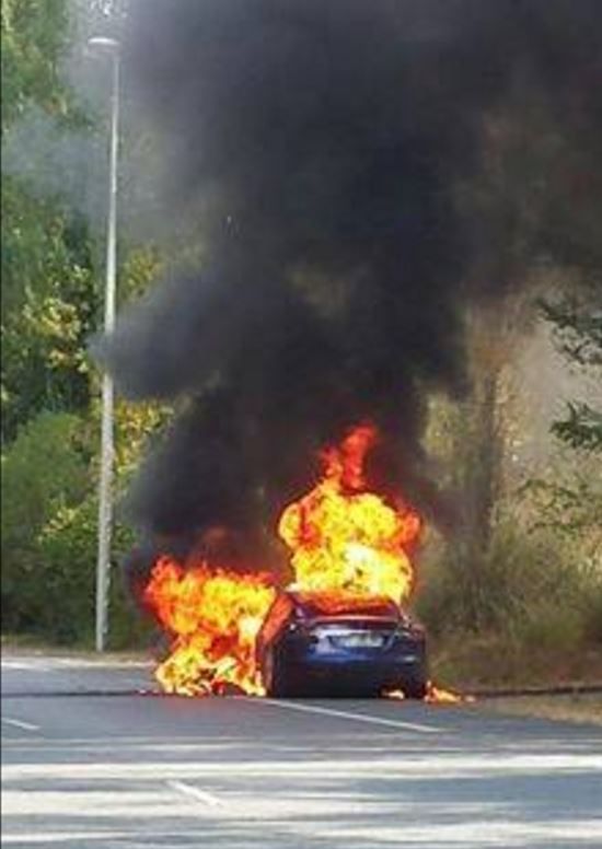 테슬라 모델 S, 프랑스서 원인불명 화재