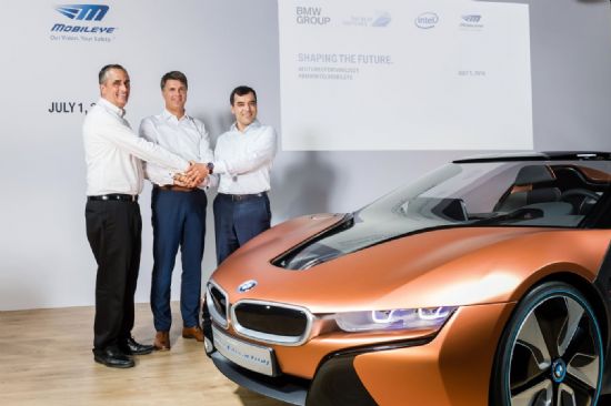 2021년 BMW 완전 자율주행차 출시 위해 뭉친 CEO 3인. 왼쪽부터 브라이언 크르자니크 인텔 CEO, 하랄드 크루거 BMW 그룹 회장, 암논 샤슈아 모빌아이 CTO 겸 회장