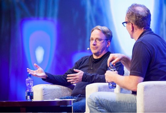 리누스 토발즈가 지난 해 10월 아일랜드 더블린에서 열린 리눅스 행사에서 발언하고 있다. (사진=지디넷)