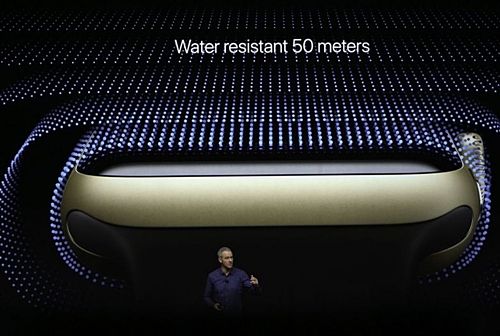 애플워치2는 방수 기능이 강화돼 50m 수심에서도 견딜 수 있다. (사진=씨넷)