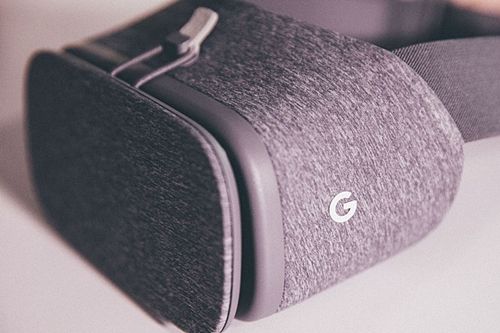 구글 새 VR ‘데이드림 뷰’ 자세히 보기