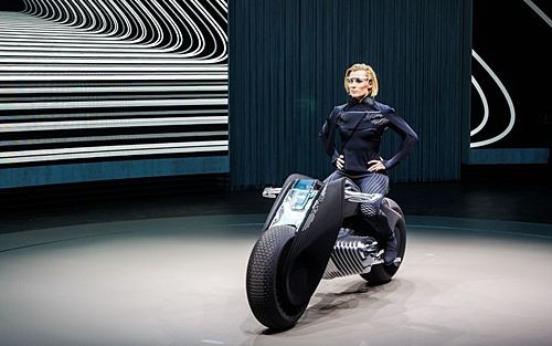 BMW가 작년에 공개한 미래형 자가균형 오토바이 (사진=씨넷)
