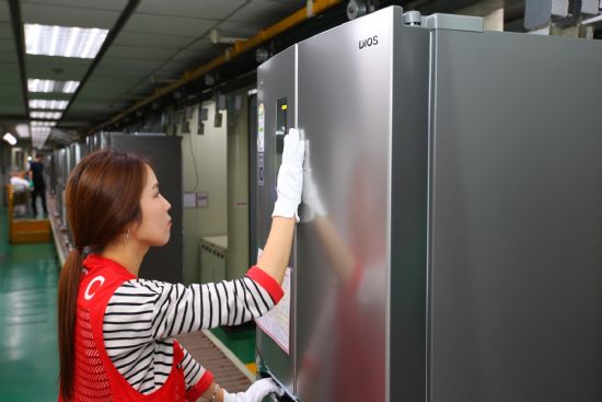 LG전자, ‘판매 증가’ 김치냉장고 주말 생산라인 가동