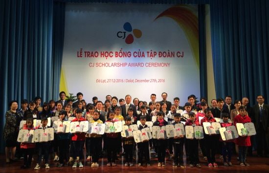 CJ그룹, 베트남 청소년에 1만달러 장학금 전달