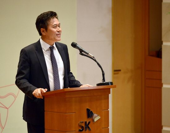 박정호 SKT “통신비 공약, 정책에 맞추겠다”