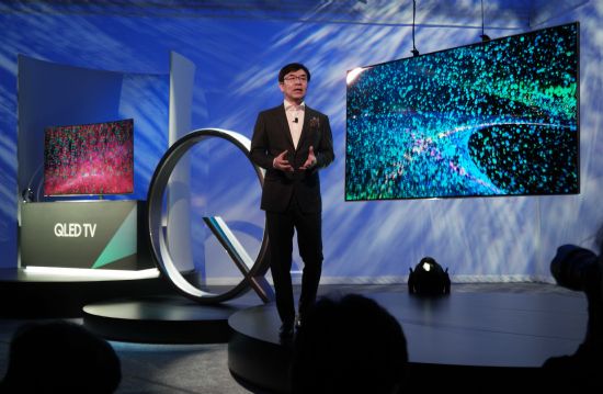 Q와 W의 대결…'삼성-LG TV 전쟁' 재발