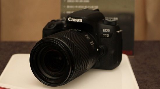 캐논 DSLR 카메라 'EOS 77D'.(사진=씨넷코리아)