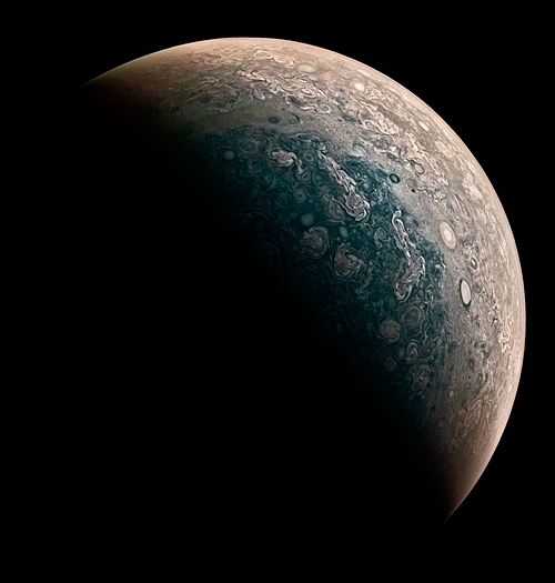 NASA 주노 탐사선이 보내 준 ‘목성의 모습’