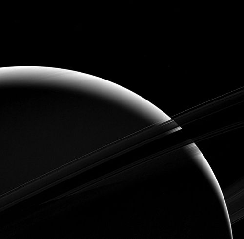 NASA가 공개한 '영화같은' 토성 사진
