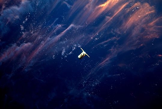 우주비행사가 촬영한 신비로운 화물 우주선
