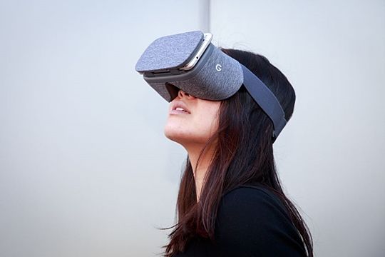 구글 VR '데이드림 뷰', 올해 스마트폰 11종 대응