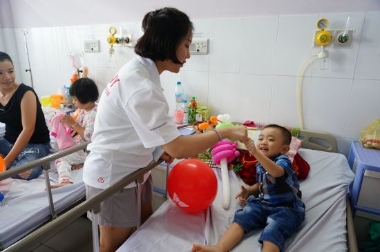 SK, 22년간 베트남 얼굴기형 어린이 무료 수술