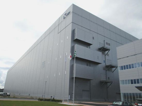 JDI는 올해 상반기(4~9월) 영업이익이 268억 엔(약 2천600억원) 적자를 기록한 것으로 나타났다. 사진은 일본 이시카와 현 소재 JDI LCD 패널 공장. (사진=JDI)