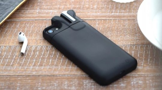 페블 창업자가 만든 ‘에어팟 충전 아이폰 케이스’