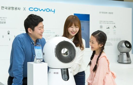 코웨이, 김포공항서 ‘로봇공기청정기’ 시범 운영