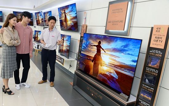 LG 올레드 TV, 국내 월 판매량 1만대 첫 돌파