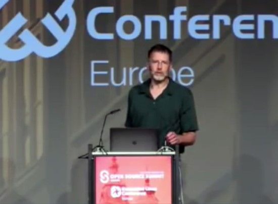2017년 10월 하순 체코 프라하 '임베디드 리눅스 컨퍼런스 유럽' 현장에서 발표를 진행한 구글 엔지니어 로널드 미니치.