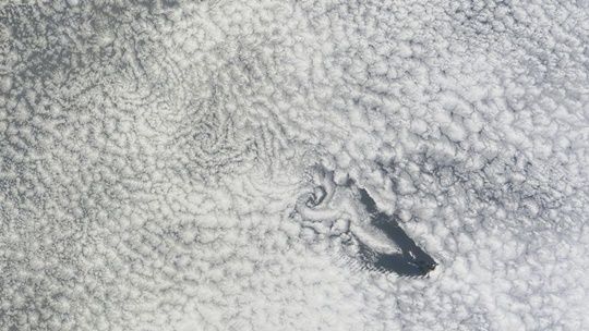 NASA가 포착한 숨막히는 구름의 모습