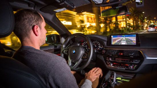 앱티브 5시리즈 완전자율주행차 내부에는 만일의 사태를 방지하기 위해 운전석에 직원이 탑승한다. (사진=앱티브)