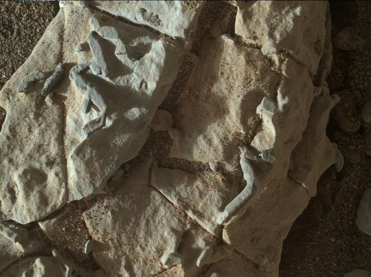 화성 지표면서 막대기 모양 사람 잔해 발견