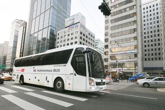 KT, 45인승 5G 자율주행 버스 운행 허가받아