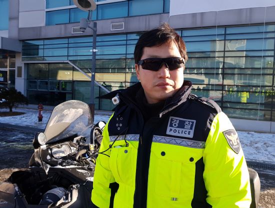 LGU+, 평창 올림픽 담당 경찰에 IoT 헬멧 무상 지원