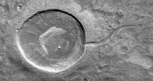 NASA, 화성에서 ‘올챙이 모양 분화구’ 포착