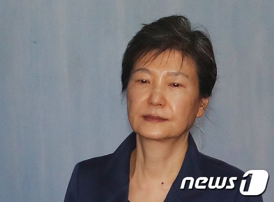 박근혜 전 대통령, 하나은행 인사강요죄 유죄