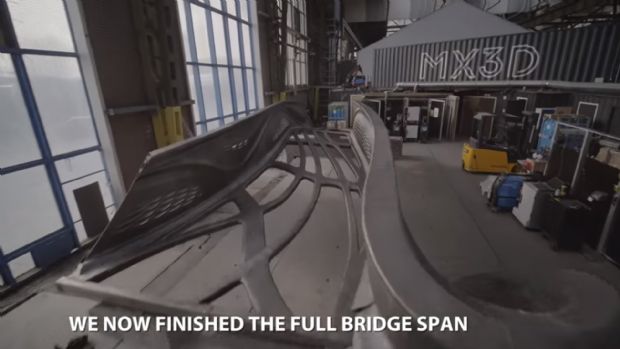 암스테르담에 3D프린터·로봇이 만든 다리 등장