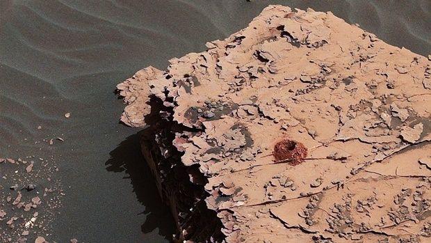 ‘큐리오시티 로버’ 화성에 다시 구멍을 뚫는다