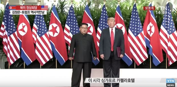 트럼프가 북한에 준 선물?...'한국어 영상물' 의미는