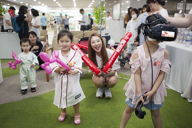 “360도 VR 야구장으로 변신한 어린이 병원”