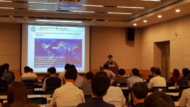 한국형 스마트시티 구축을 위한 최신 융합기술 개발과 구현방안을 주제로 한 세미나가 22일 전경련회관에서 열렸다. (사진=한국미래기술교육연구원)