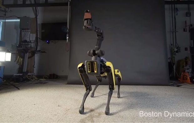 유연하게 춤을 추는 로봇 개 ‘스팟 미니’