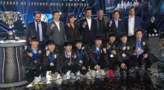 롤드컵 2018, 중국팀 최초 ‘인빅터스 게이밍’ 우승