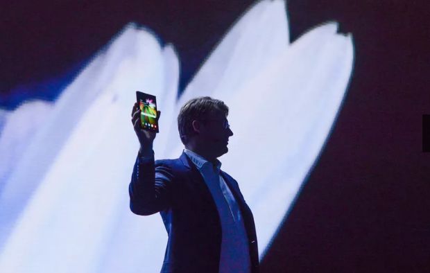 삼성 폴더블폰, '파괴적 혁신' 위해 답해야 할 질문