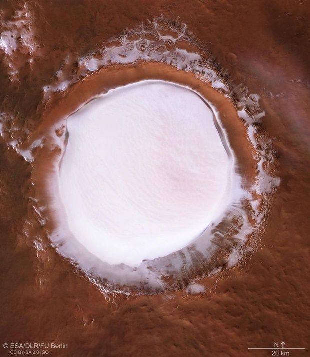 ESA, 화성 분화구 사진 공개…”뜨거운 코코아 같네”