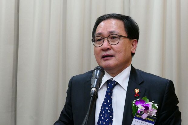 유영민 장관 “새해 한국경제 성장잠재력 확충하겠다”