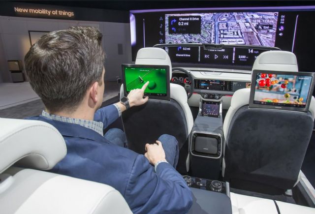 삼성전자는 뒷좌석 승객도 인포테인먼트 시스템을 즐길 수 있는 '디지털 콕핏 2019'를 CES 2019서 공개했다. (사진=삼성전자)