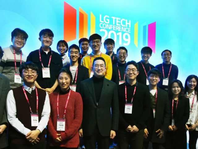 LG電, 연구·전문위원 21명 선발…AI·로봇·부품 강화