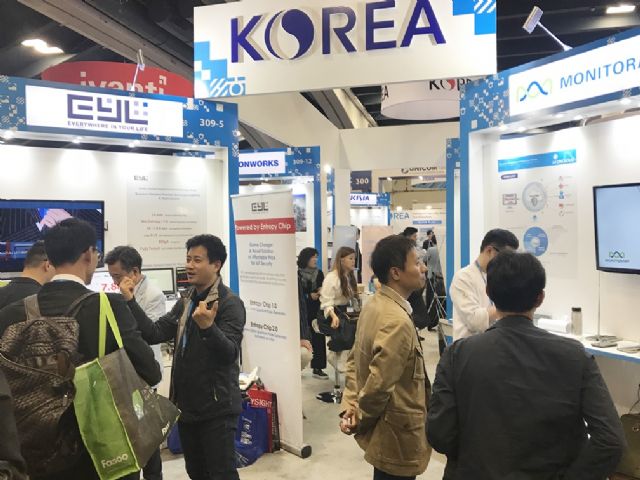 지난해 RSA컨퍼런스2018 한국공동관에 참가한 기업들이 제품전시회를 진행하고 있다. [사진=KISIA]