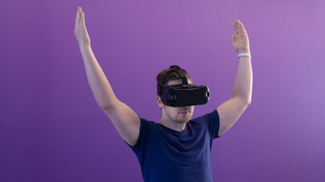 애플, AR·VR 전문가 영입…AR 헤드셋 개발 속도