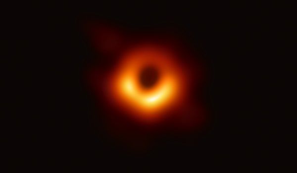 EHT 연구진이 초대질량 블랙홀 관측에 성공했다. (사진=EHT공동연구진)
