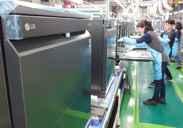 경남 창원시에 있는 LG 디오스 식기세척기 생산라인 모습 (사진=LG전자) 
