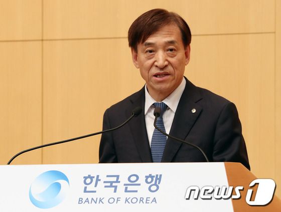 이주열 한국은행 총재, 금리 인하 가능성 시사