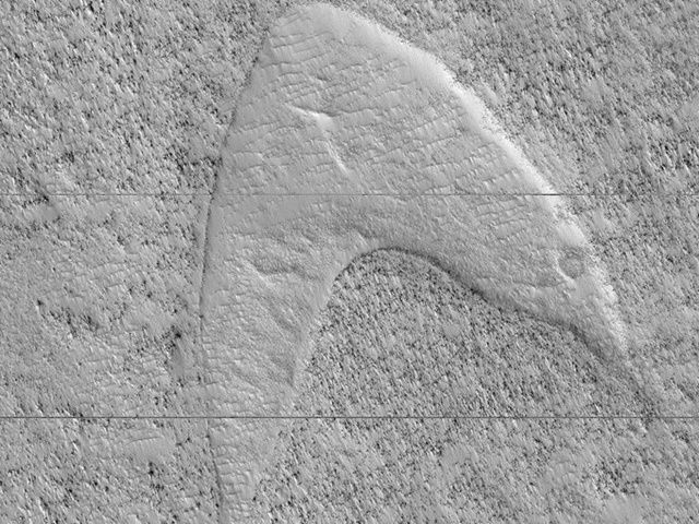 NASA, 화성 모래언덕 사진 공개...‘스타트랙 심볼 닮았네’