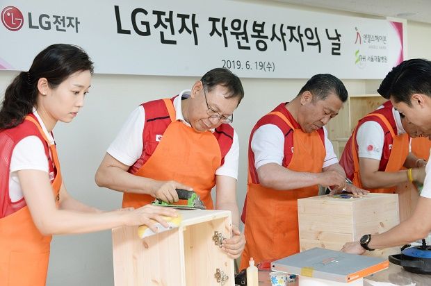 조성진 LG전자 부회장, 장애인 찾아 봉사활동 펼쳐