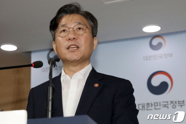 성윤모 장관 “日 조치에 민관 모든 역량과 자원 총동원해 대응할 것”