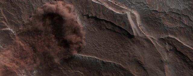 NASA, 붉은 행성 '화성'의 눈사태 장면 포착